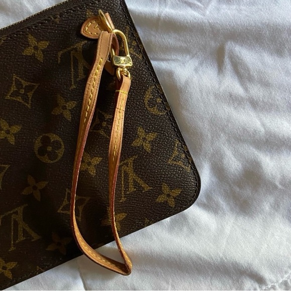 Louis Vuitton gm pouch - Picture 5 of 6